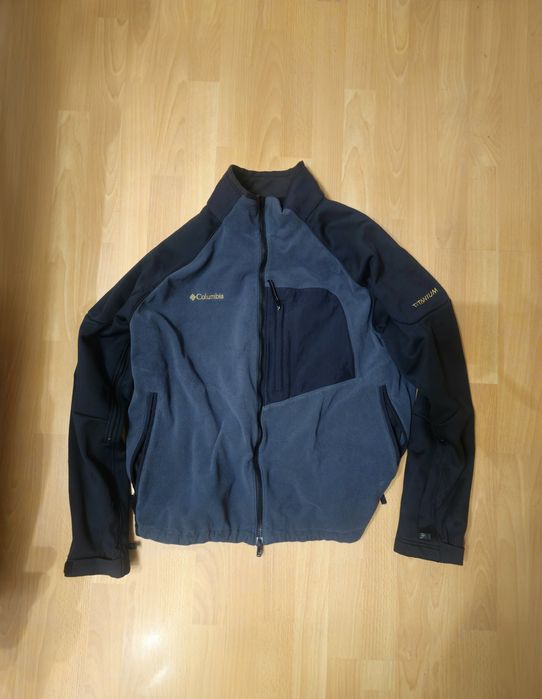 Geacă Columbia Titanium softshell în gri închis și negru