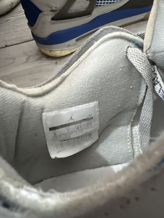 Vând Jordan x off white fac și schimburi cu adidași sau haine