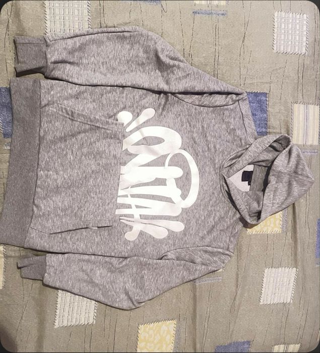 syna world hoodie