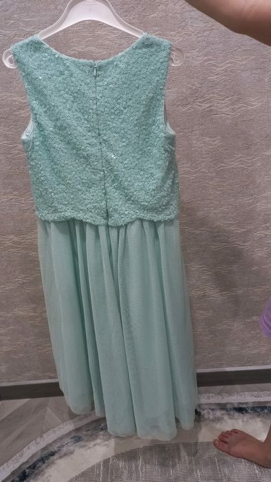 Срочно продам подростковое платье новое