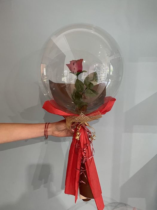 Букети цветя в балон