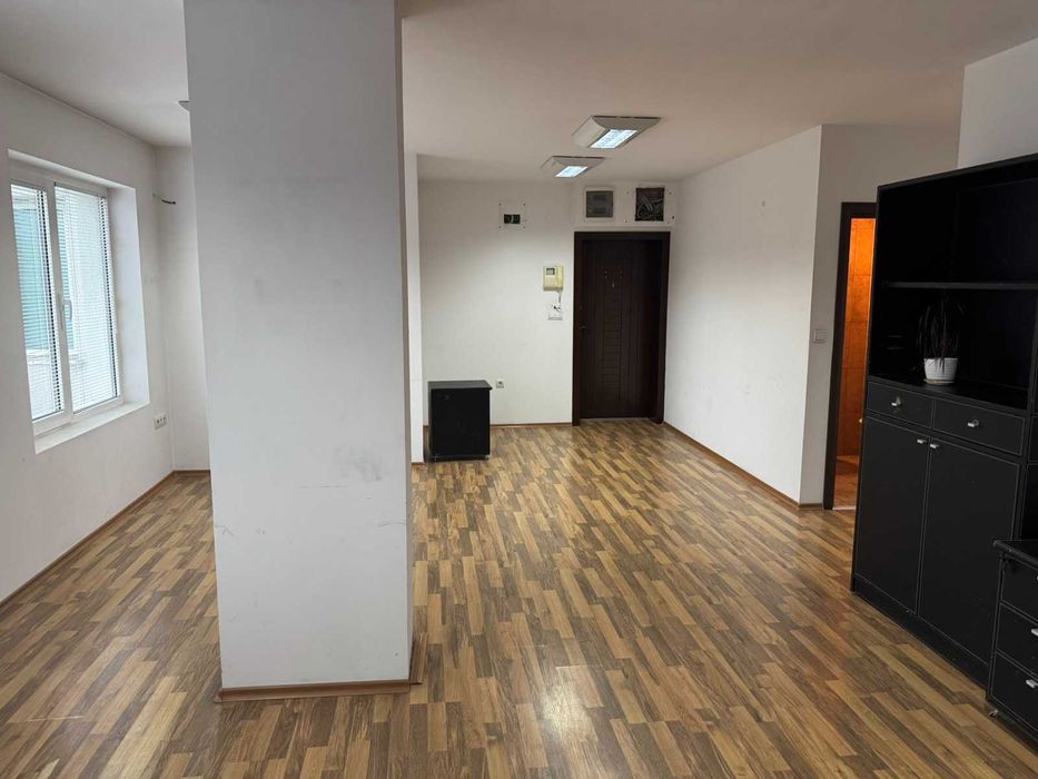 Продава се Офис в Варна, ЖП Гара - 170 кв.м за 6 €/кв.м - Снимка #15