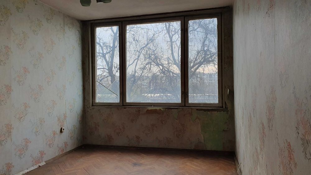 Продавам двустаен тухлен център