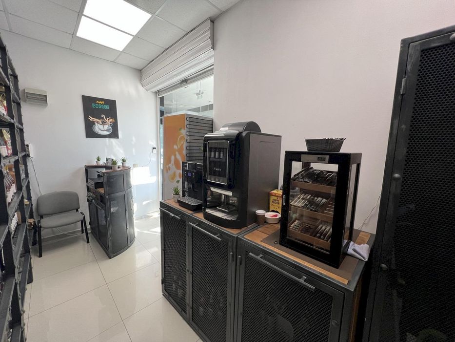 Продава се Заведение в София, Младост 3 - 15 кв.м за 578 €/кв.м - Снимка #4