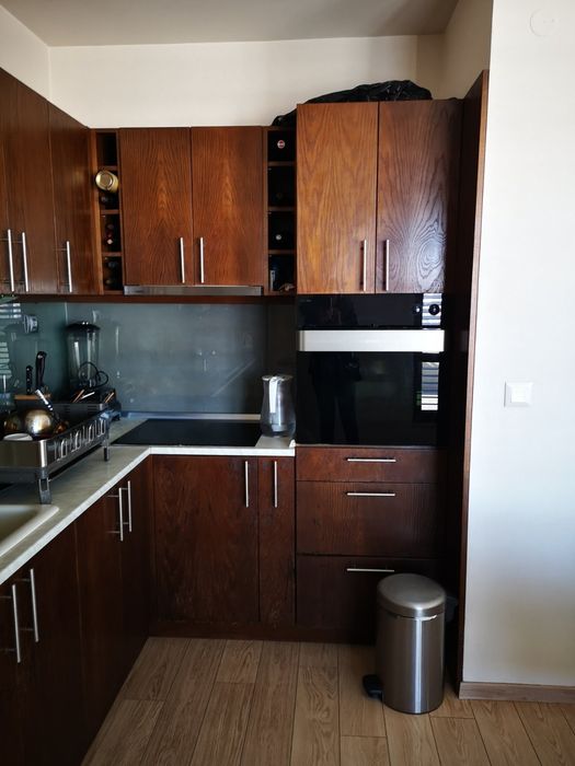 Кухня МДФ с естествен фурнир орех с лаково покритие