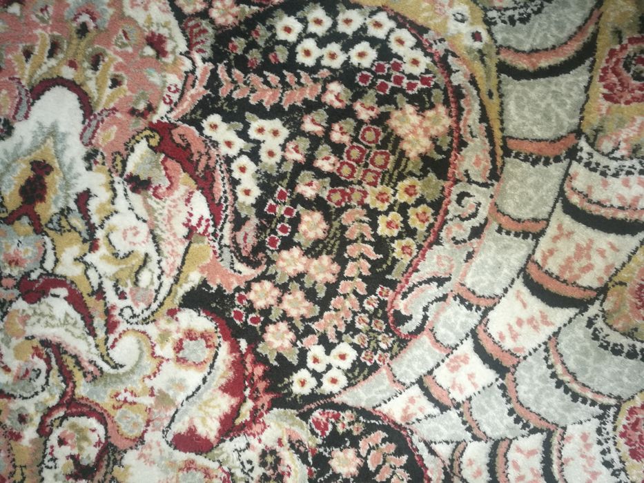 Ковер шерстяной овальной формы