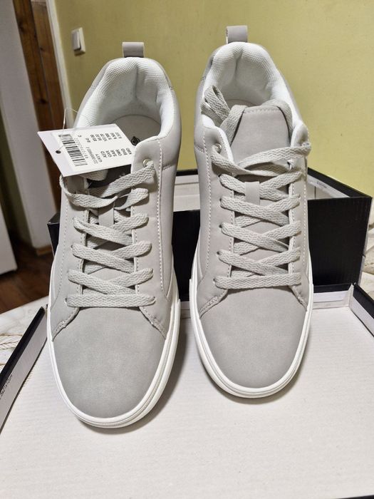 Продам новые мужские кроссовки размер 42-43