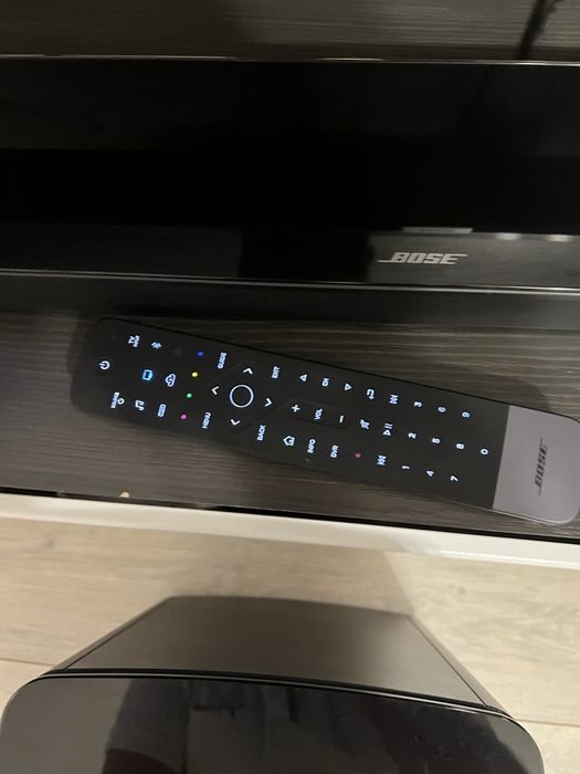 Bose 700 soundbar si subwoofer