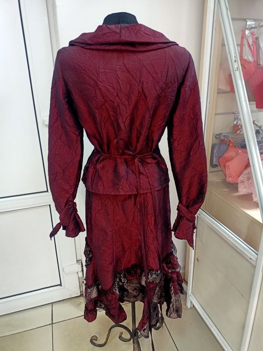 Продам костюм женский