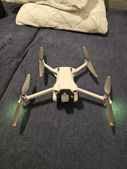 Drona DJI MINI 3 Fly more combo+protectie elicii, limita inaltime 500m