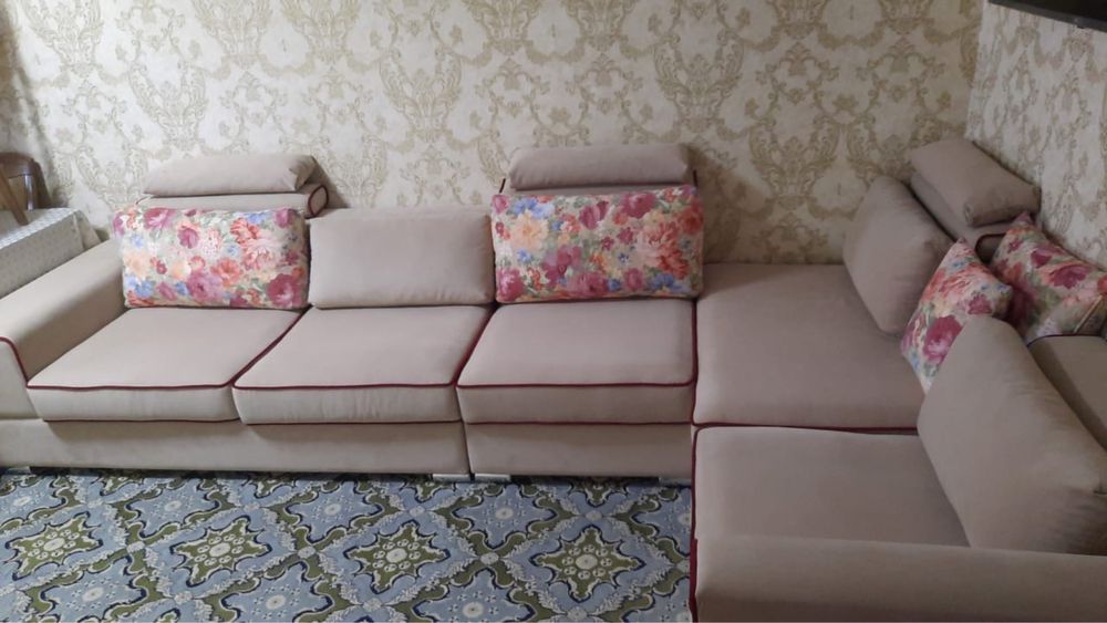 Диван хароший большой