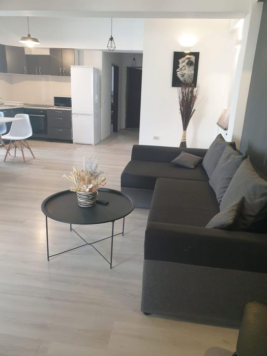 Inchiriez apartament