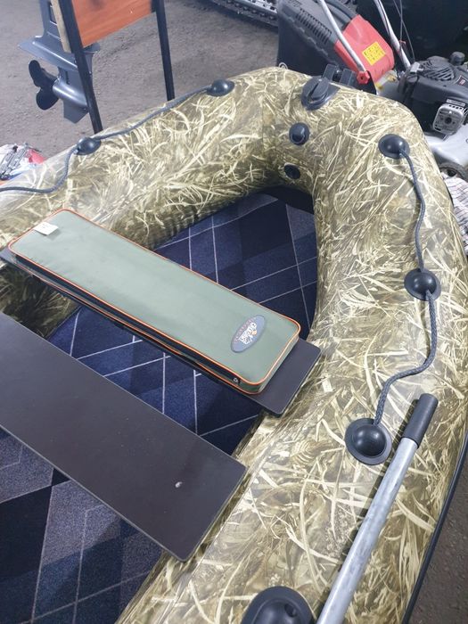 Продам лодку Ривьера-3600