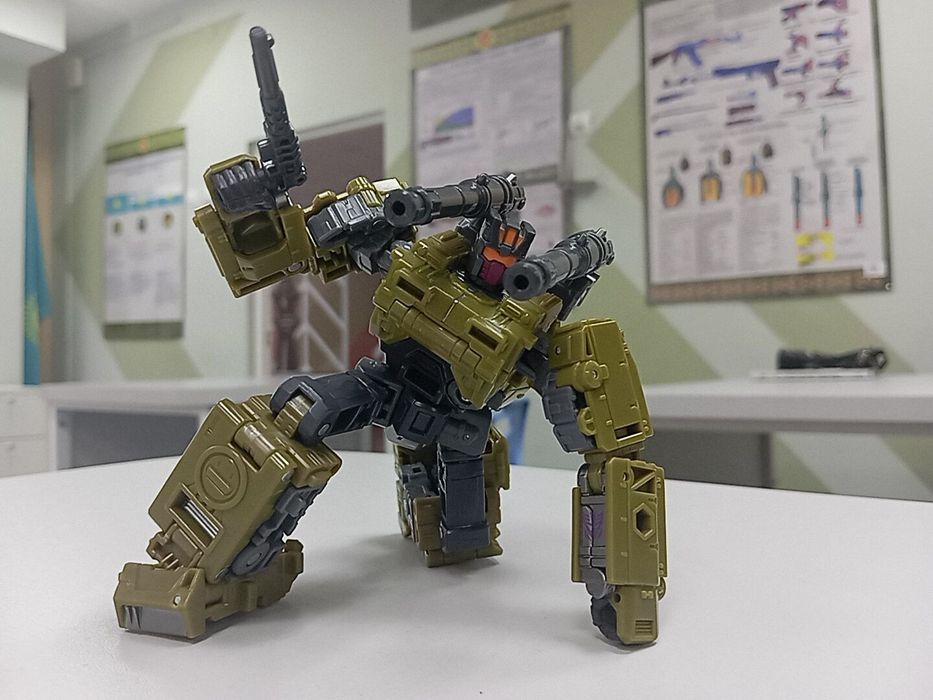 Transformers siege aotp фигурки