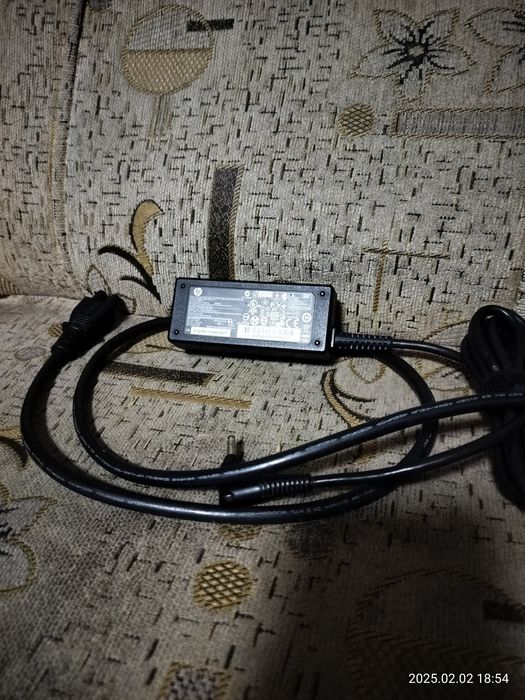 Зарядка от ноутбука HP.