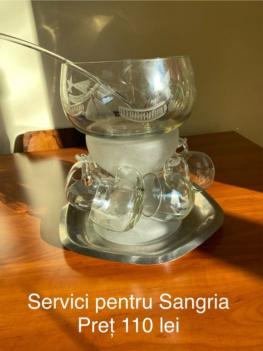 Serviciu pentru Sangria, sau compot.