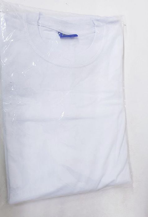 Белый футболка великан 50сум ХБ100%