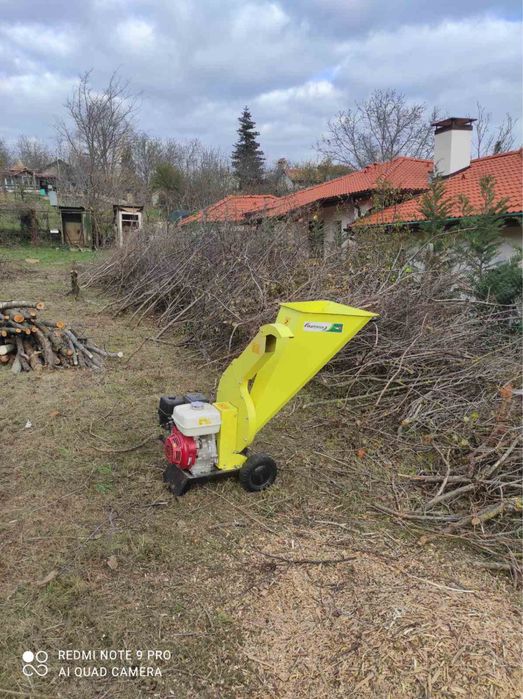 Почистване на дворове от трева и храсти