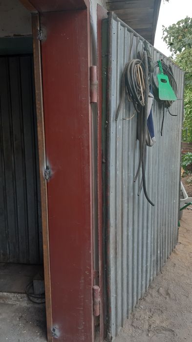 Ворота распашные на гараж