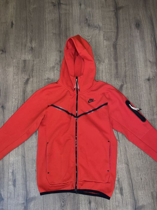 Nike Tech Fleece S – червен, почти нов, запазен