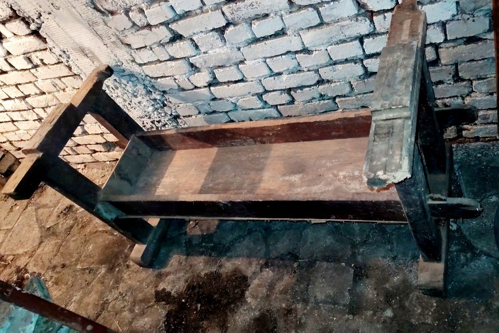 Продавам дърводелски тезгях, и профилни  рендета.