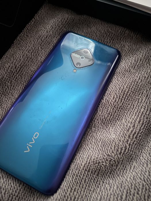 Смартфон Vivo v17