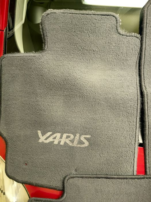 Мокетни оригинални стелки за Тойота Ярис-2009