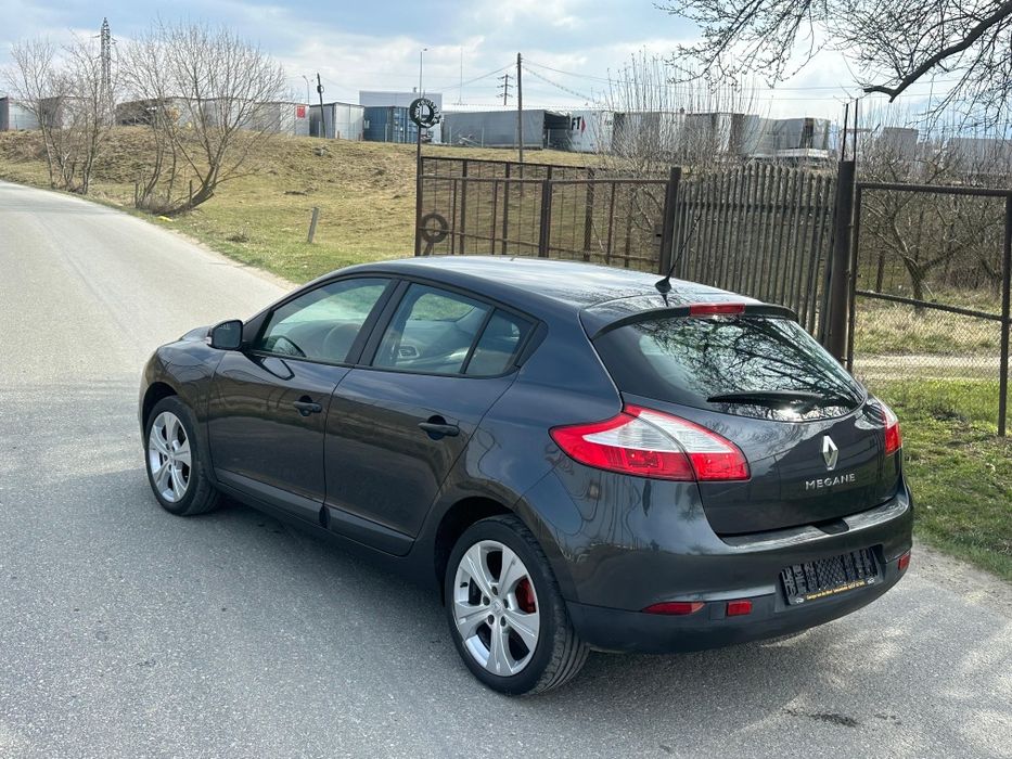 Vând Renault Megane 3 1.6 benzina.