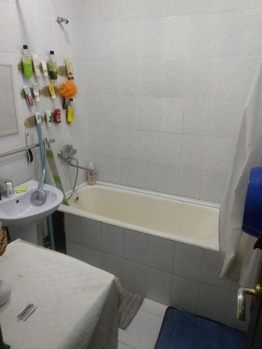 3/9/9. Сергели 7. Квартира 84 м² (2 балкона), дом панельный. Метро