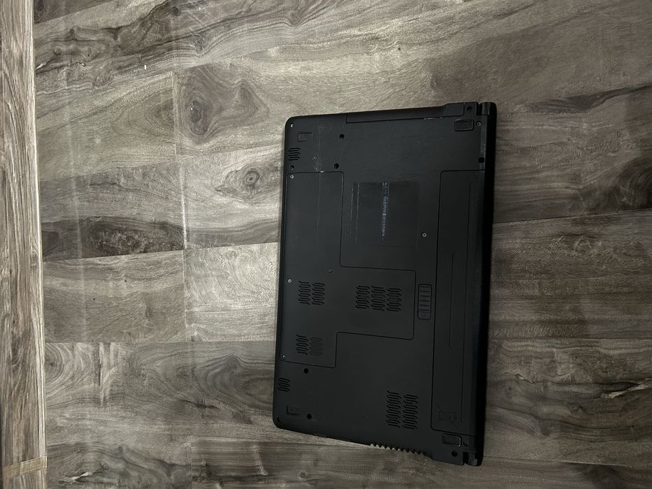 Vând sau schimb 2 laptop-uri