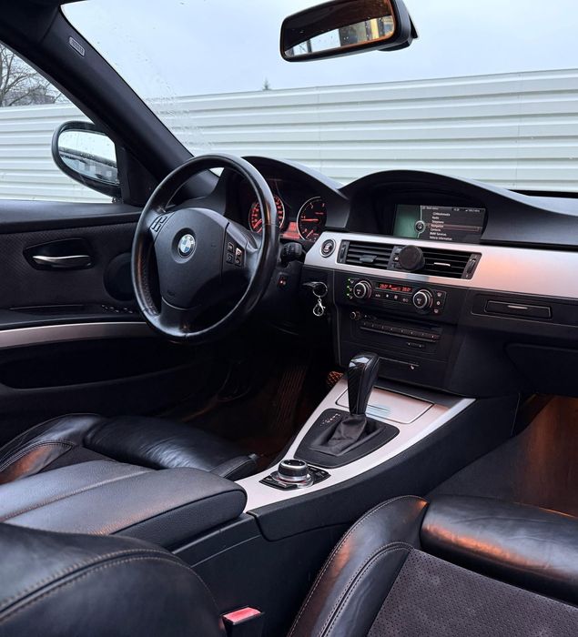 BMW Seria 3 E90 LCi 2010/ 2.0d/ Automat/ Pachet M/ Euro 5/ Bi-Xenon