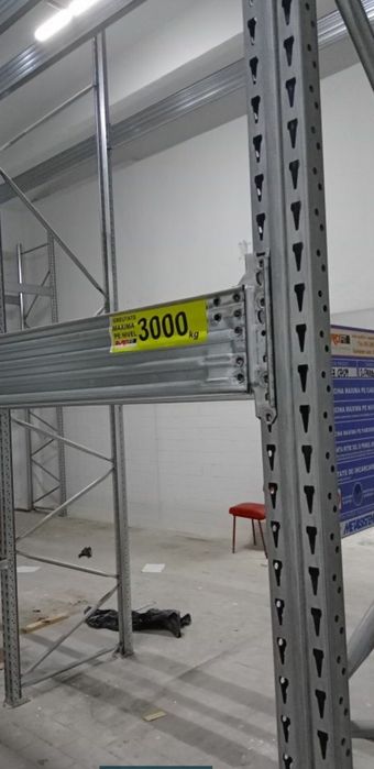 Vând rafturi metalice pentru depozitare zincate la super preț