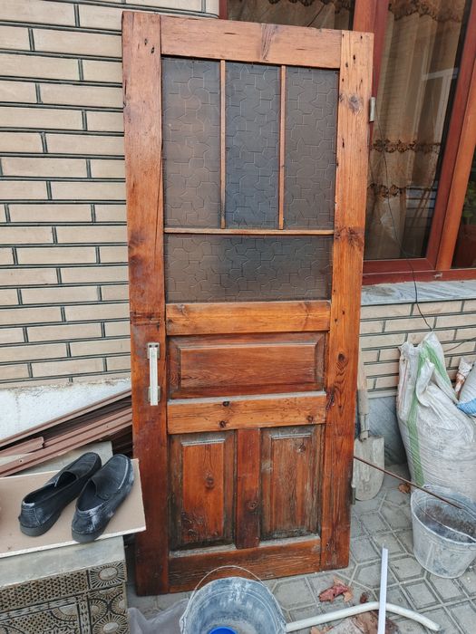 Eshiklar sotiladi 2 ta