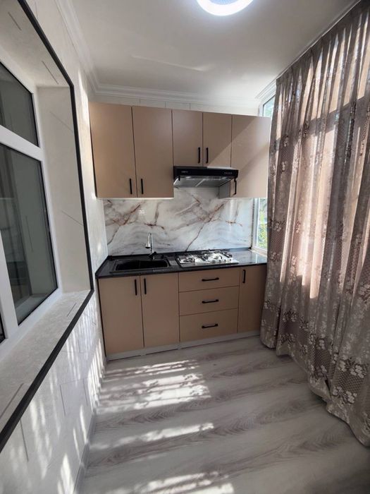 Срочно Продается 3х ком переделано 4х ком 77 серия на 2 этаже Мархабо