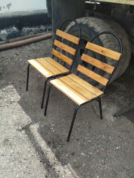 Продам стулья . Уличные.