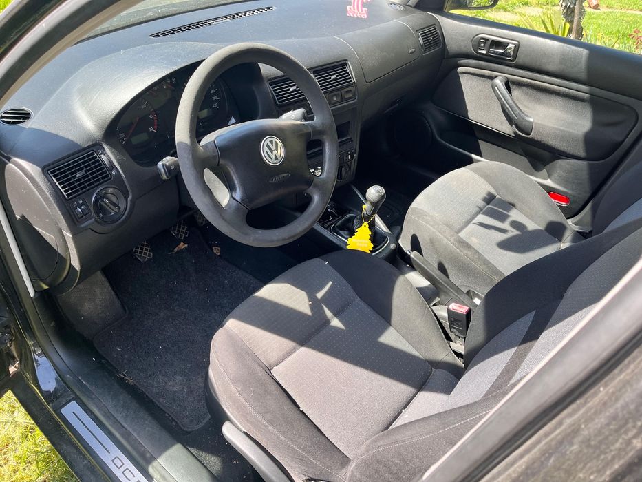 Vw Golf 4, 4 usi , benzina , inmatriculat