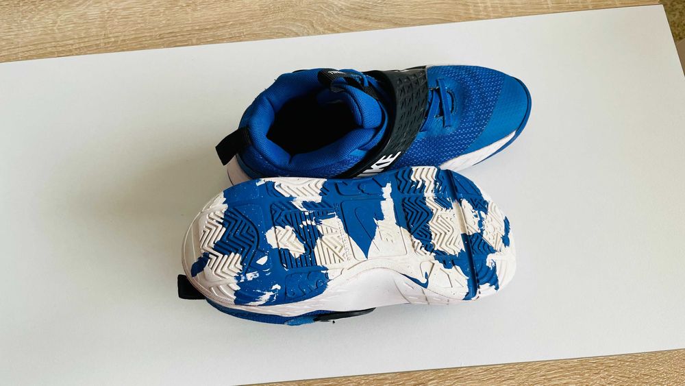 Продавам три чифта оригинални детски обувки Nike в много добро състояние – малко носени, здрави и удобни.