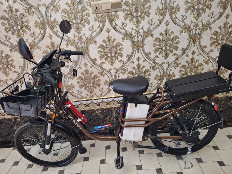 Elektron skuter yangidek urulmagan qirilmagan.