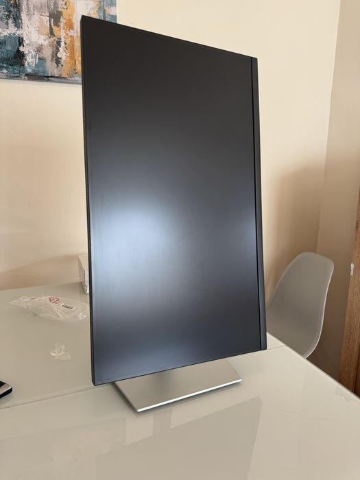 Монитор Dell P2722H почти нов