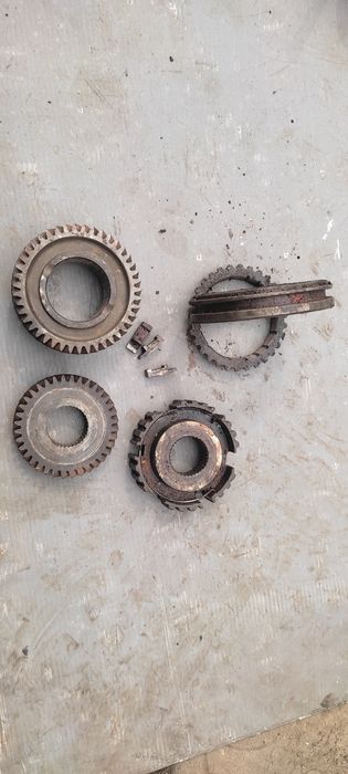 Продам внутренности коробки пассат б3-4.