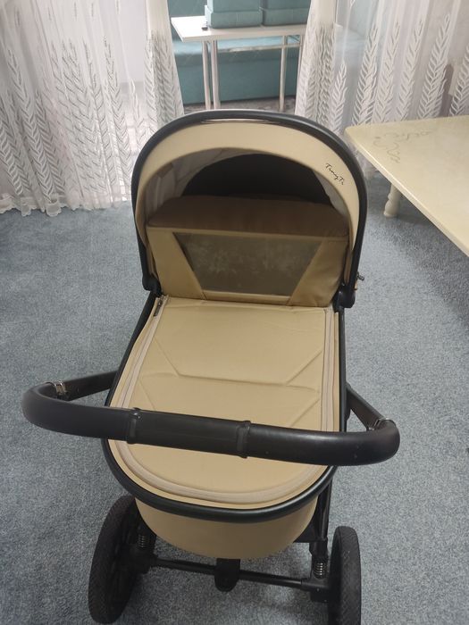 Продается универсальная Коляска