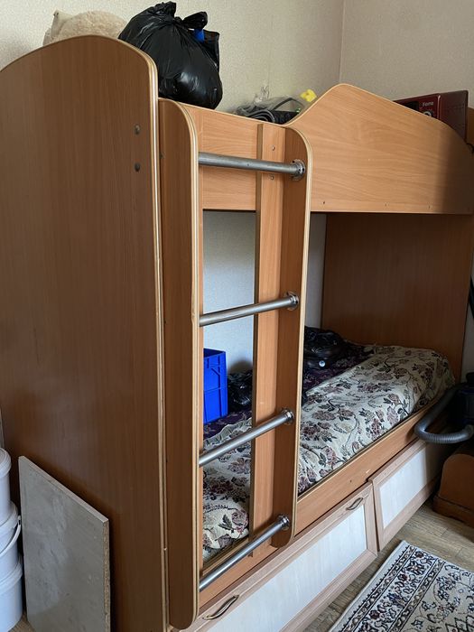 Продам двухъярусную кровать