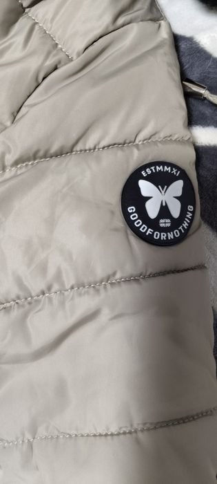 Курточка на девочку 4- 5 лет.