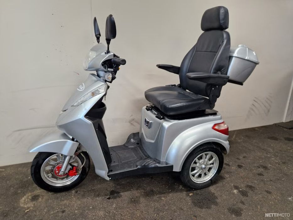 Scuter electric pentru seniori PYRKJA