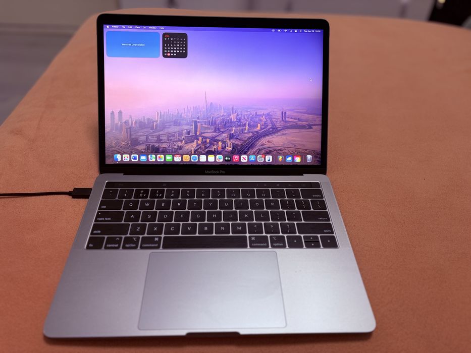 MacBook Pro 13” 2019 i5 2.4GHz / 16GB RAM / 256GB SSD / 4 Thunderbolt / Baterie excelenta