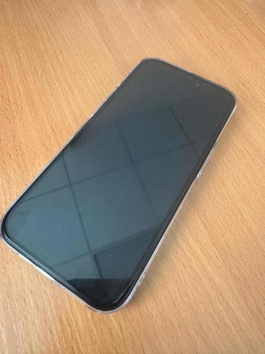 Айфон  15 про в хорошем состоянии