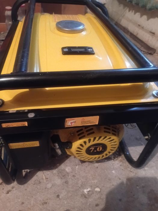 Продаётся бензиновый генератор