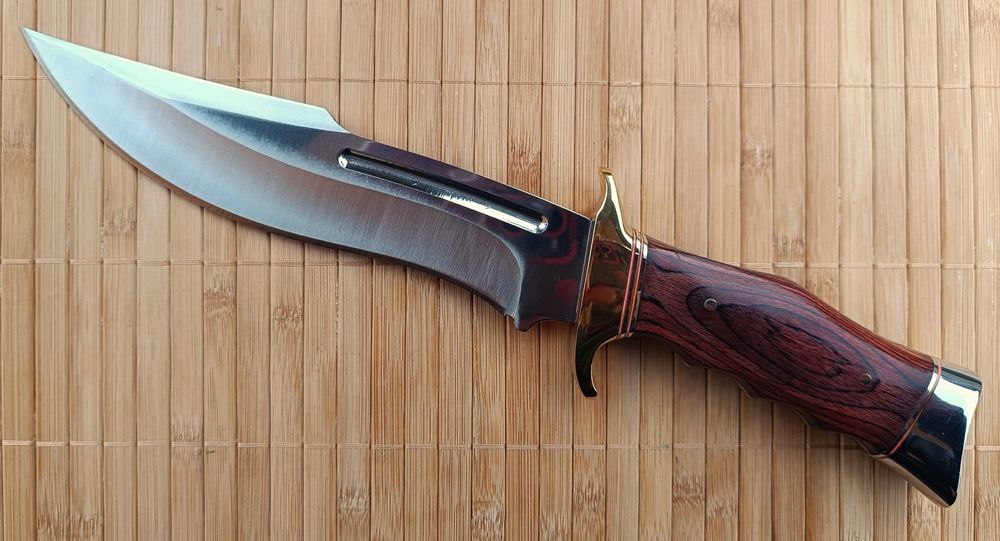 Ловен нож с месингов гард