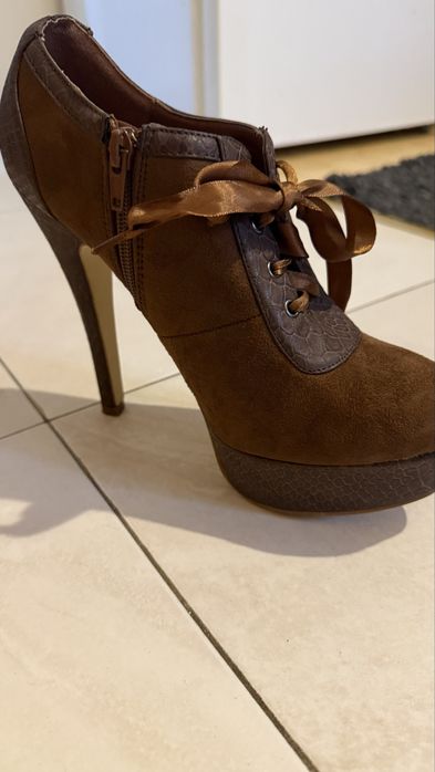 Обивки на платформа с ток, 40 номер