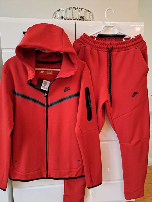 Nike Tech Flecce Roșu S și M Zurbaua • OLX.ro